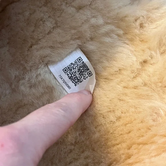 Women’s UGG Bailey Button 3 in Chestnut 7 - Picture 8 of 15